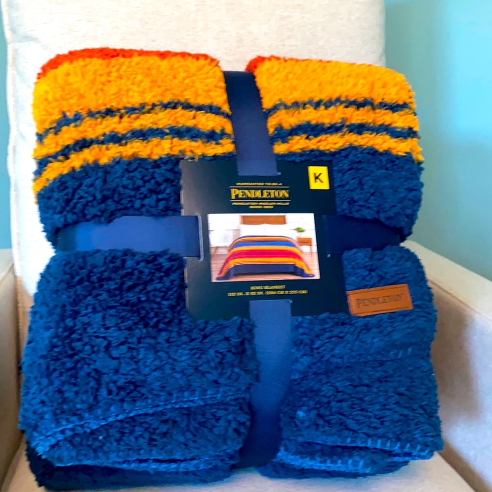 Pendleton Blanket 112 in. X 92 in. Sherpa fleece